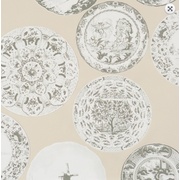 Обои Bellocasa Essentially Yours 53х1005см. Бежевые тарелки