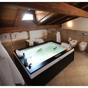Акриловая ванна с гидромассажем Jacuzzi Aura Plus 180x150