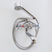 Смеситель для ванны Mixline с коротким изливом с лейкой-8