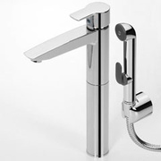 Смеситель для раковины Oras Cubista однорычажный с гигиеническим душем и настенным держателем
