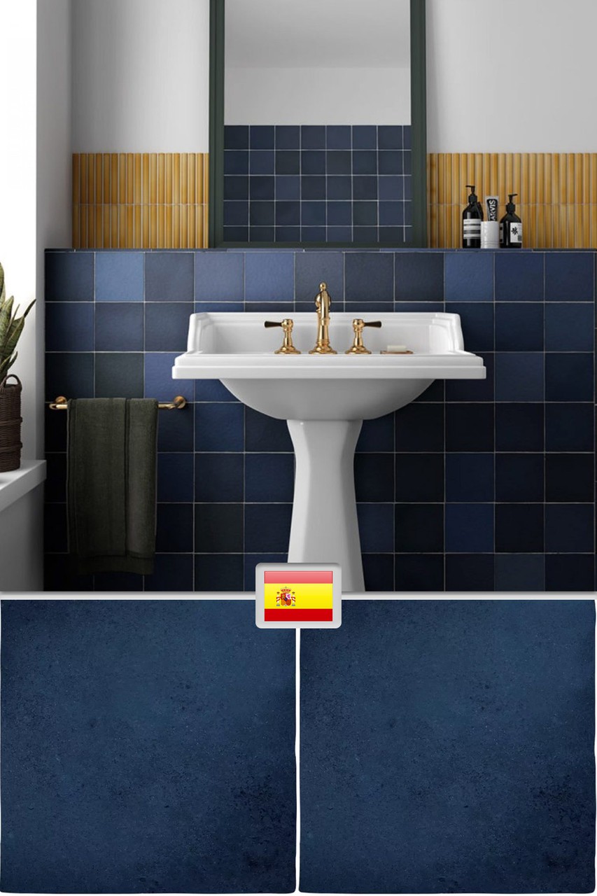 Синяя матовая плитка на стену для ванной комнаты