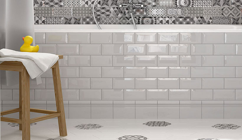 раскладка плитки стен горизонтальные полосы ванная